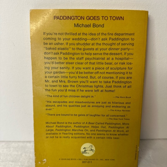 Paddington Goes To Town by Michael Bond Illustrations by Peggy Fortnum Vintage - Picture 2 of 6